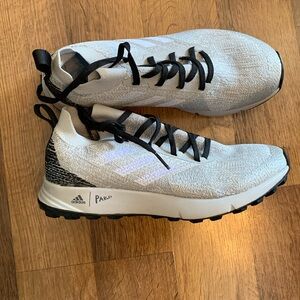 Like New adidas parley Terrex